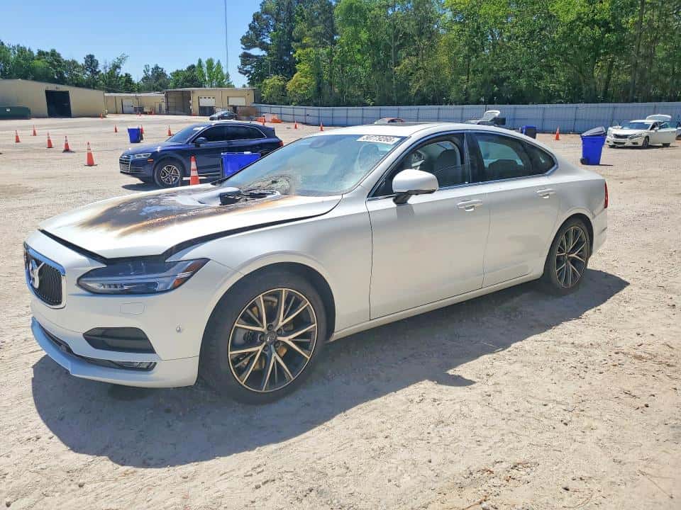 2017 VOLVO S90