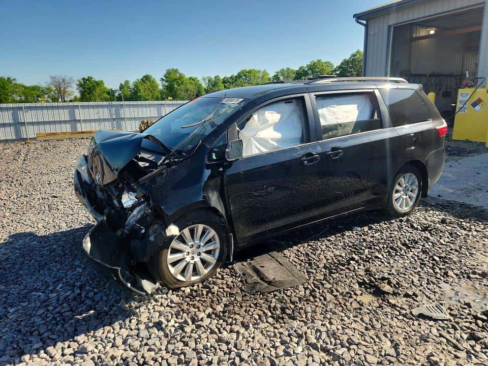 2015 TOYOTA SIENNA