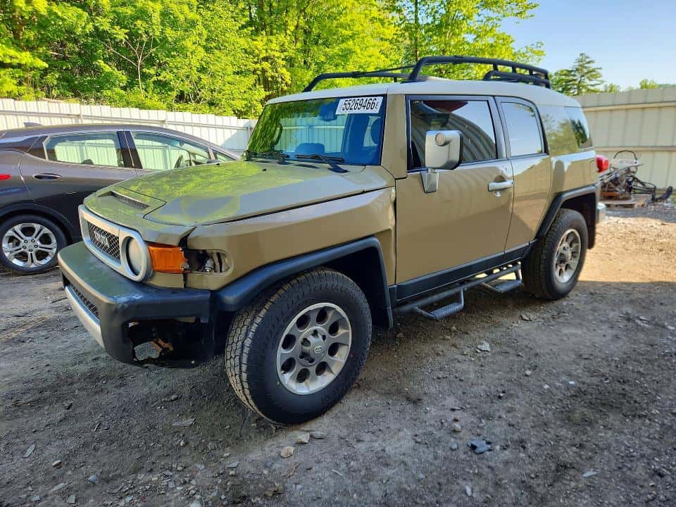 2011 TOYOTA FJ CRUISER