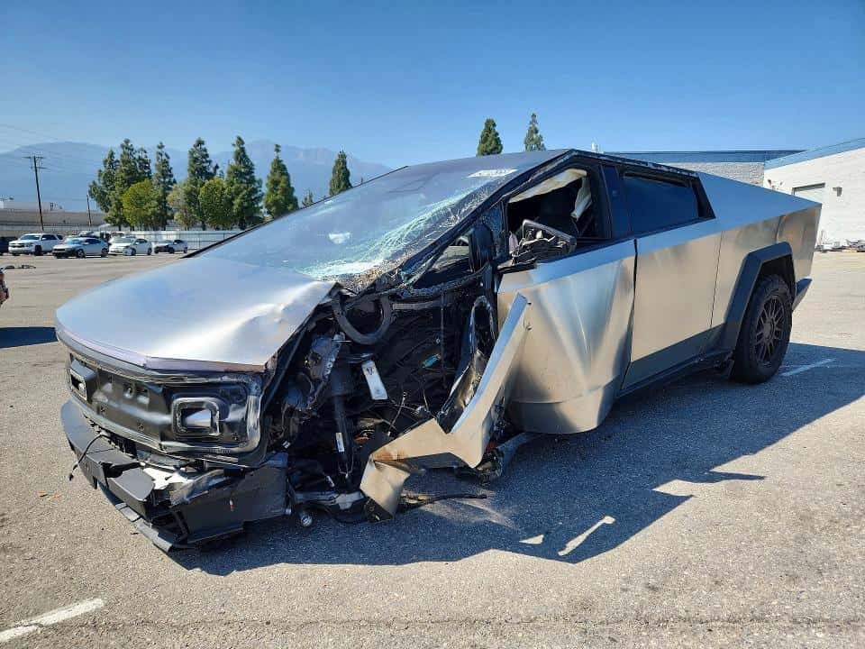 2025 TESLA CYBERTRUCK