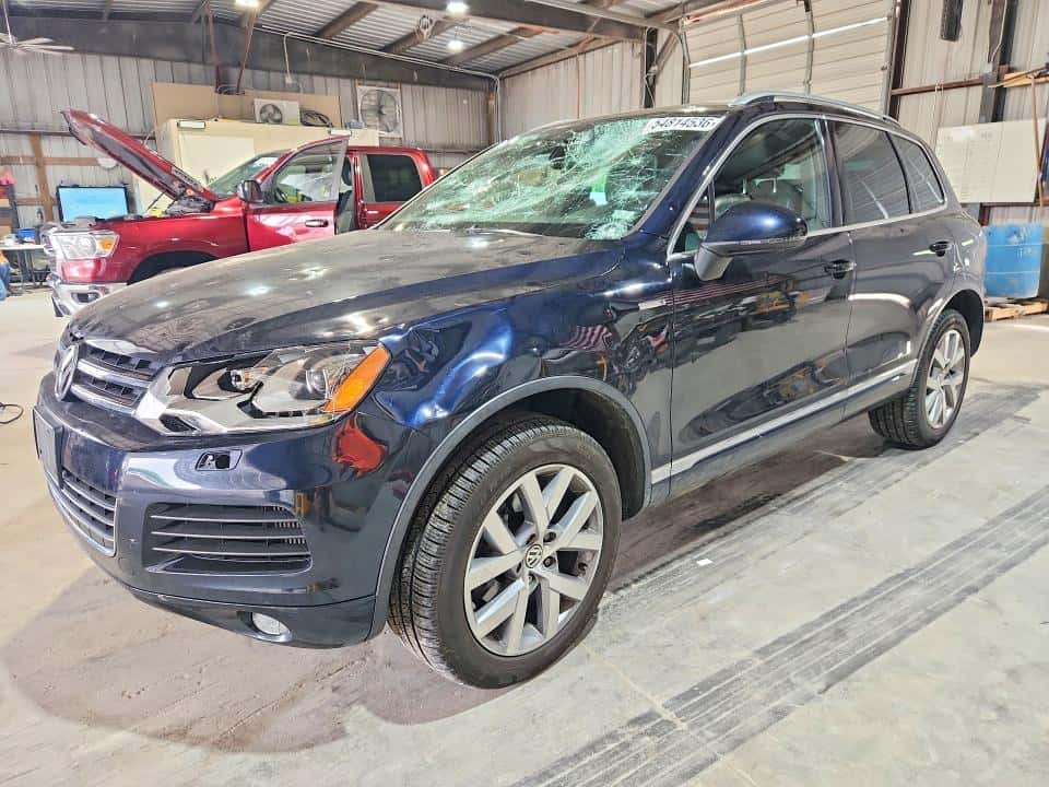 2014 VOLKSWAGEN TOUAREG