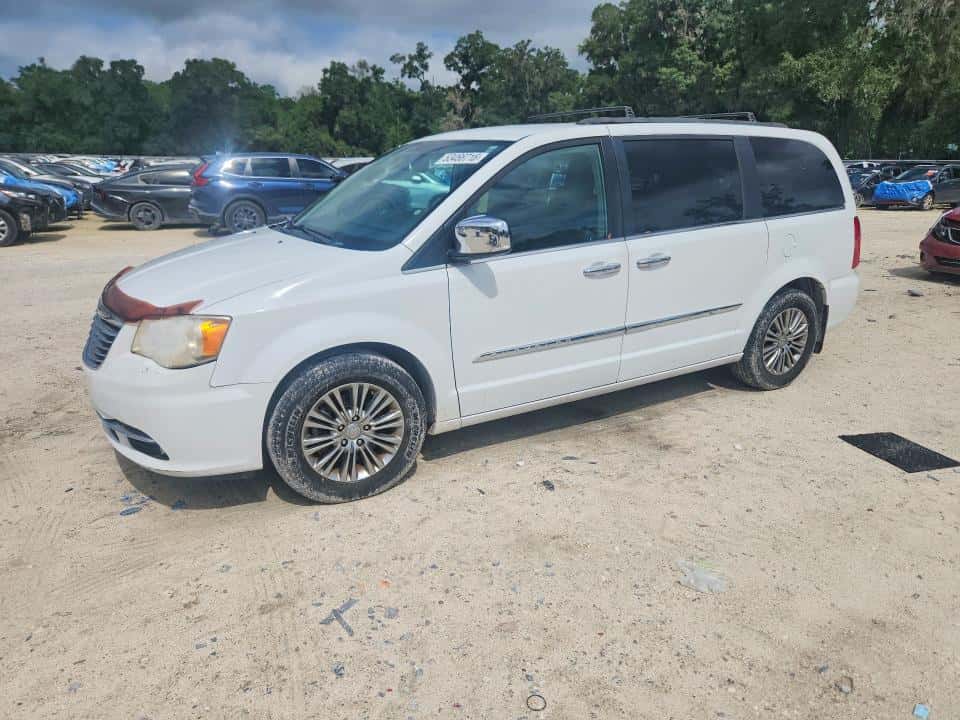 2013 CHRYSLER VOYAGER