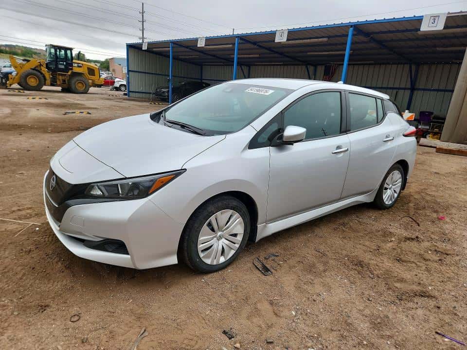 2025 NISSAN LEAF