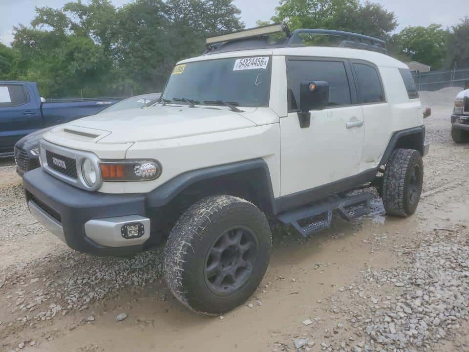 2011 TOYOTA FJ CRUISER