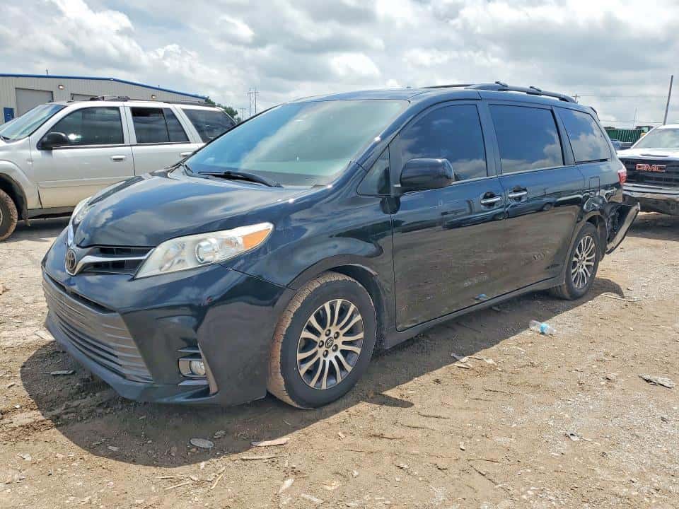 2018 TOYOTA SIENNA