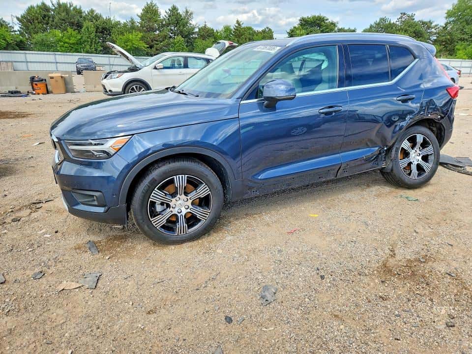 2019 VOLVO XC40