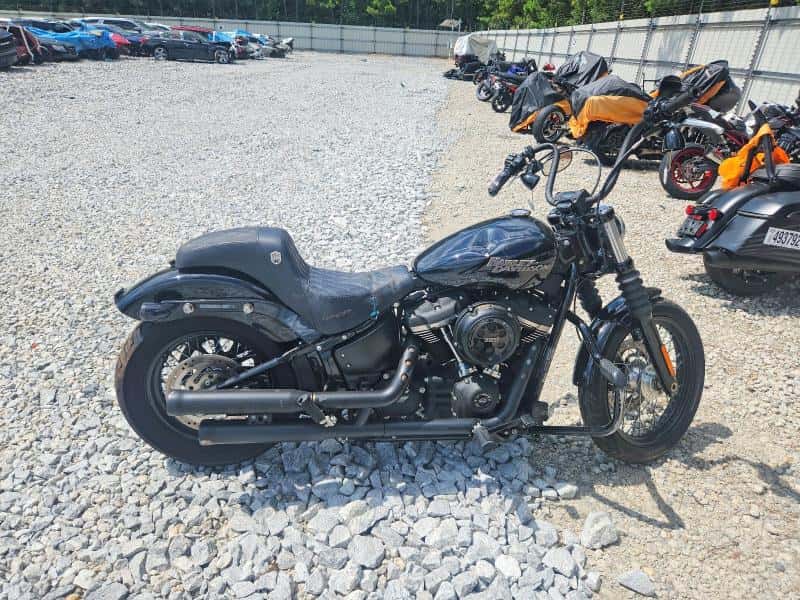 2020 INNE STREET BOB
