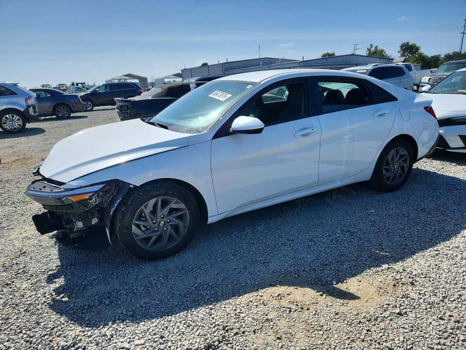 2024 HYUNDAI ELANTRA