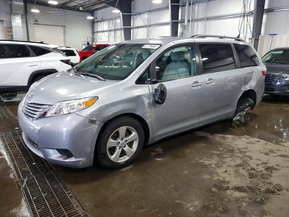 2015 TOYOTA SIENNA