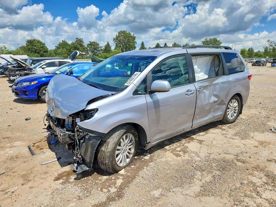 2017 TOYOTA SIENNA