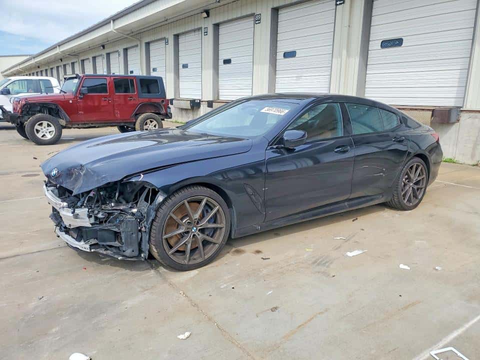 2022 BMW M8