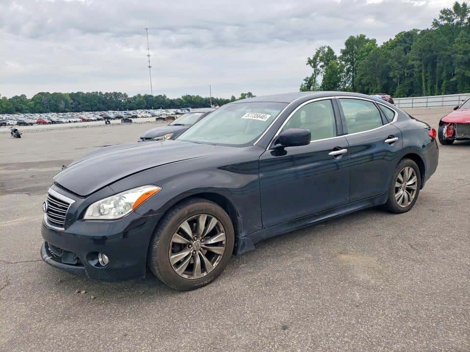 2011 INFINITI M
