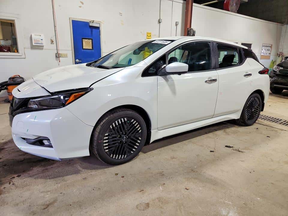 2024 NISSAN LEAF