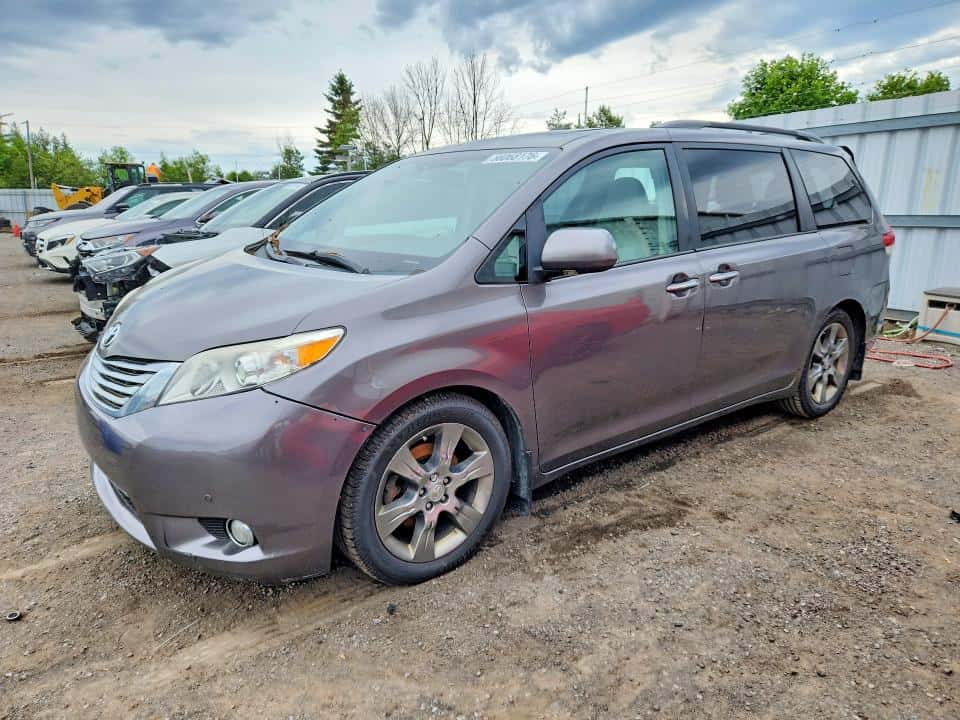 2011 TOYOTA SIENNA
