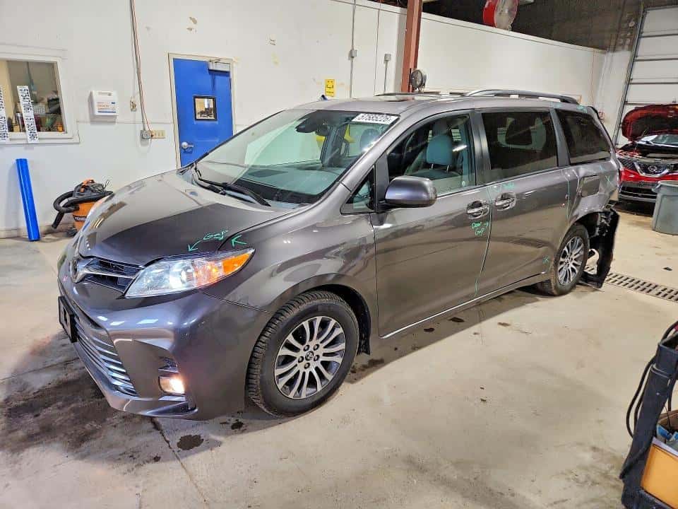 2018 TOYOTA SIENNA