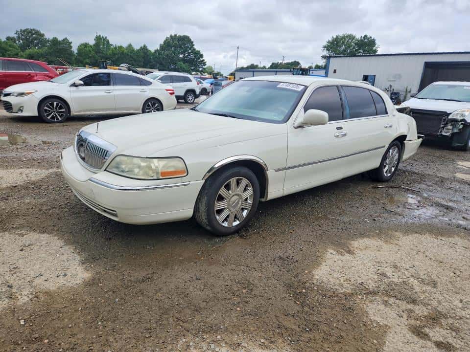 2003 LINCOLN TOWN CAR