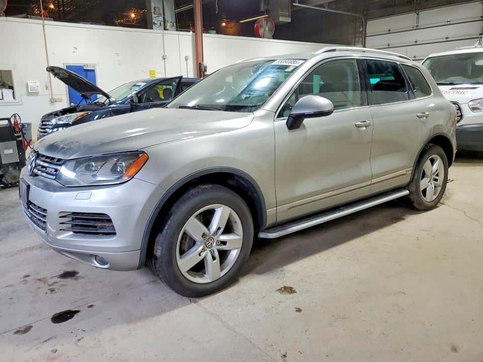 2011 VOLKSWAGEN TOUAREG