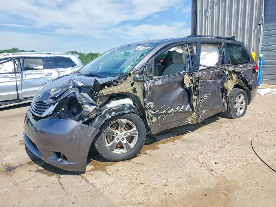 2014 TOYOTA SIENNA