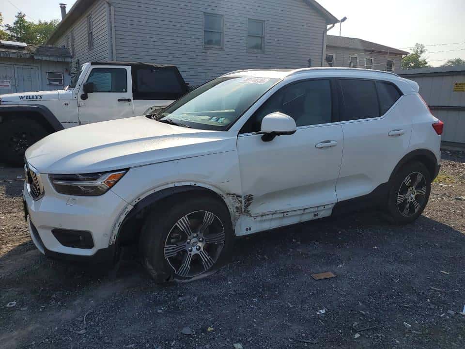 2019 VOLVO XC40
