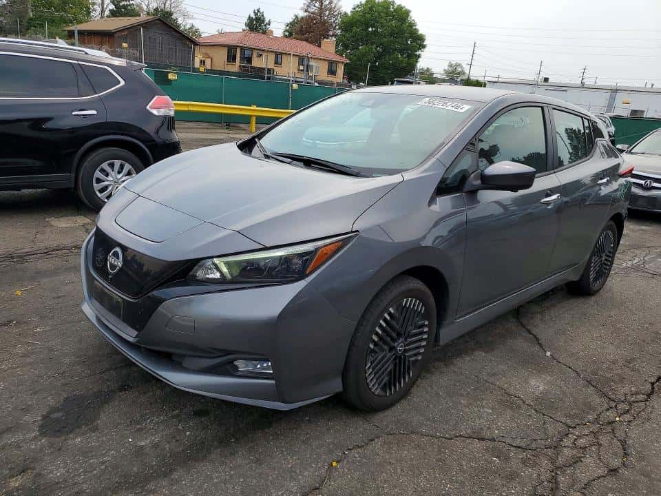 2025 NISSAN LEAF
