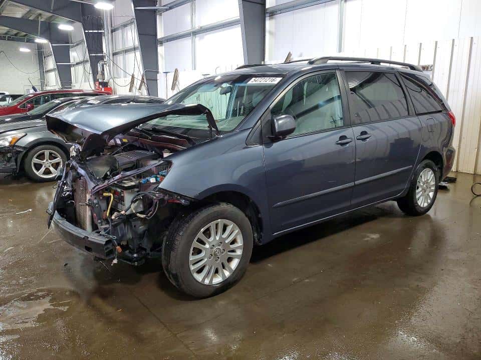 2010 TOYOTA SIENNA