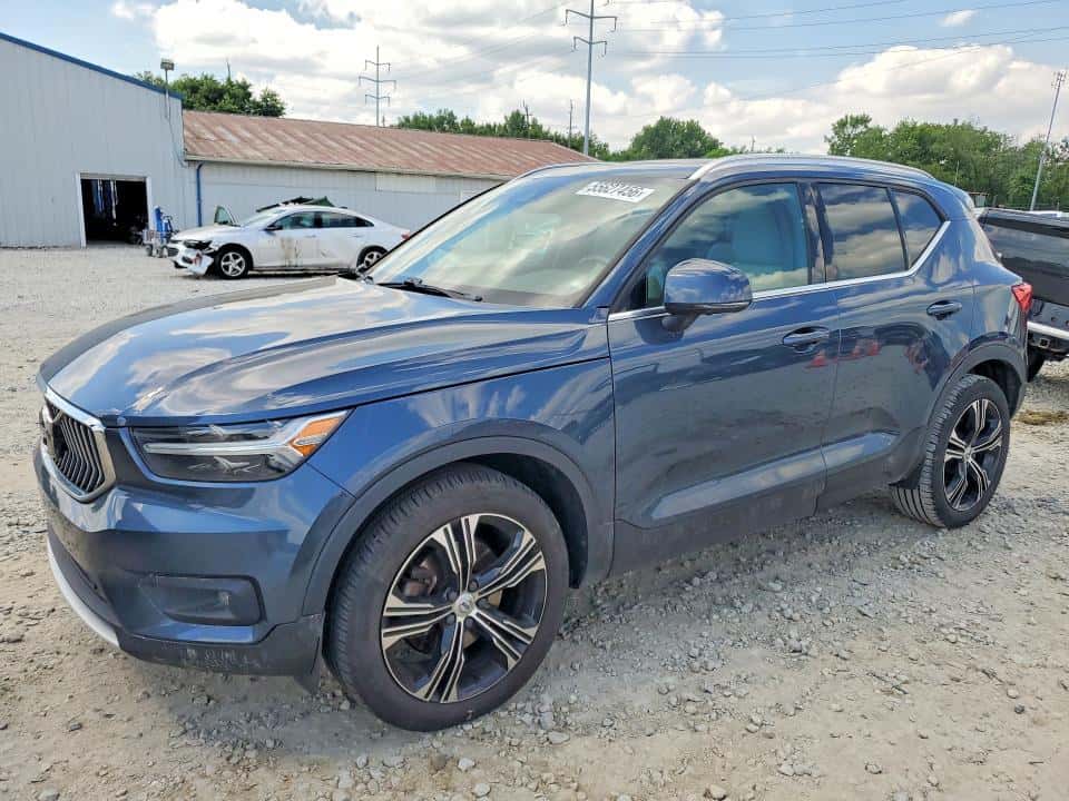 2020 VOLVO XC40