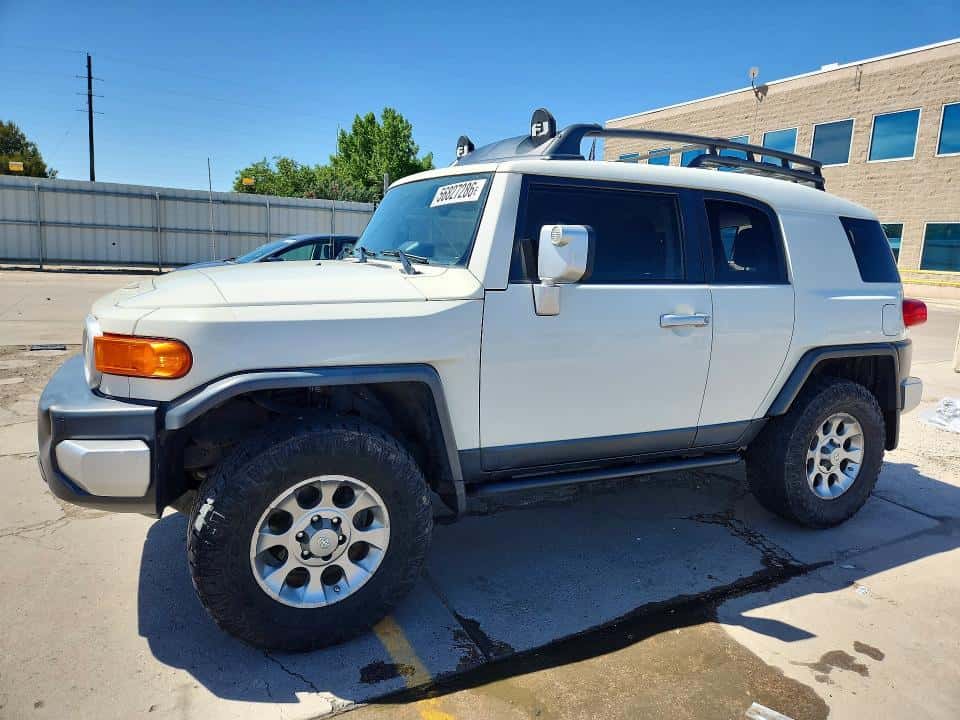2011 TOYOTA FJ CRUISER