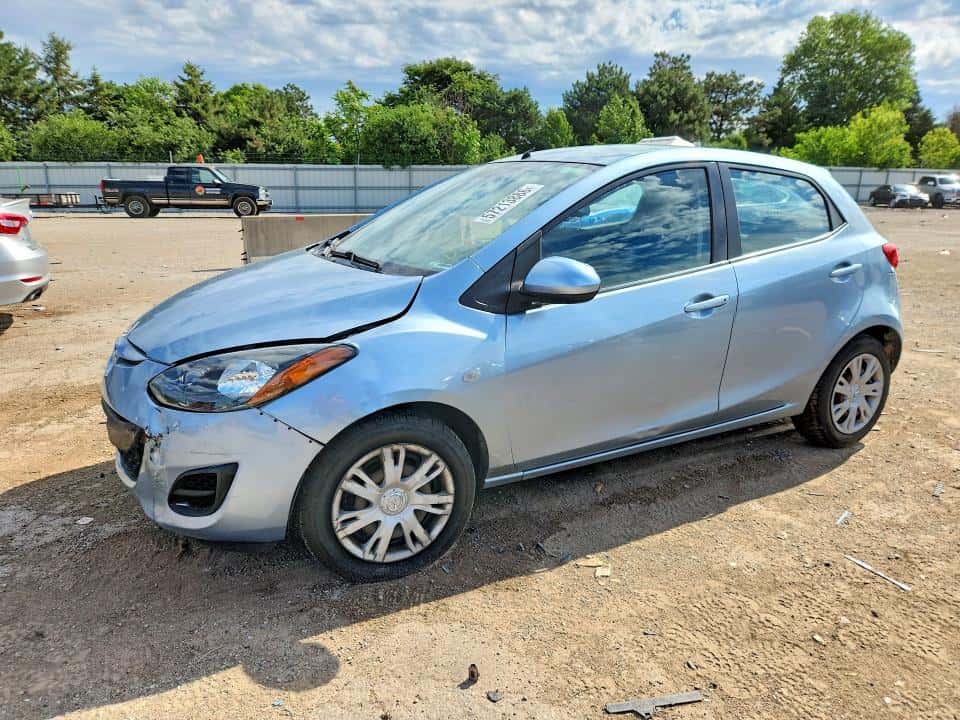 2013 MAZDA 2