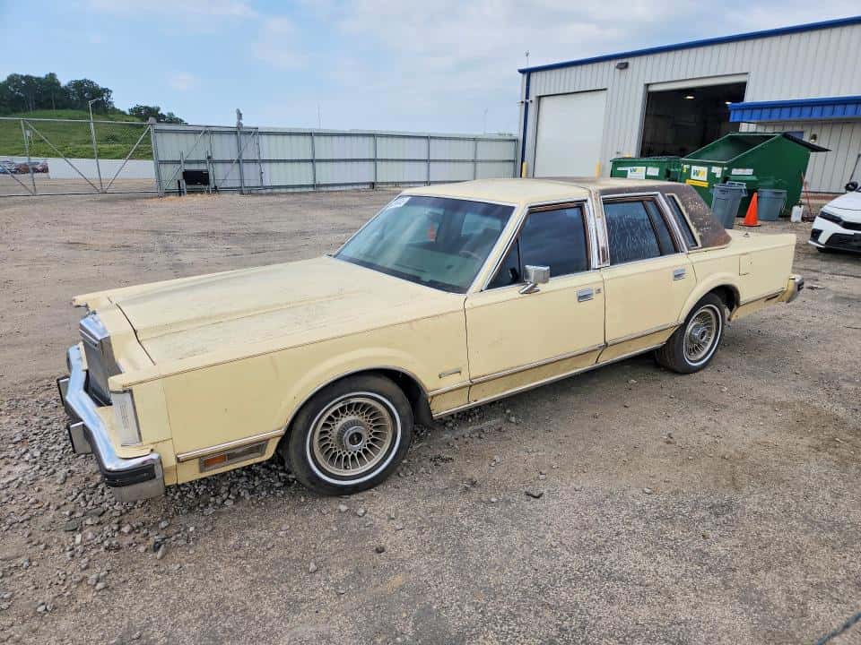 1981 LINCOLN TOWN CAR