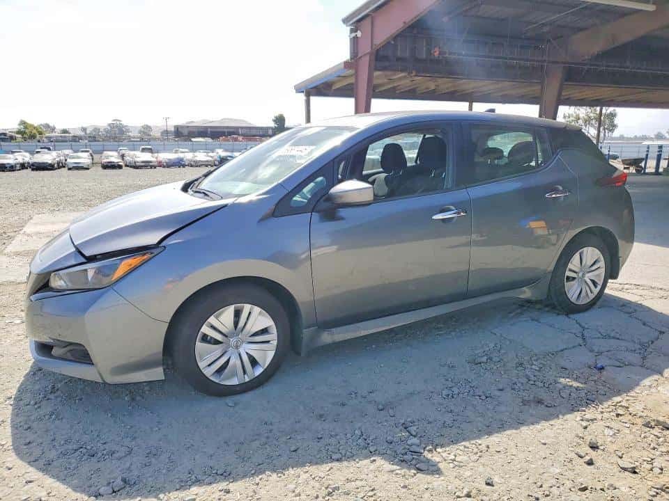 2023 NISSAN LEAF