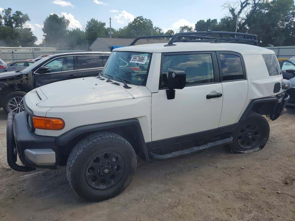 2013 TOYOTA FJ CRUISER