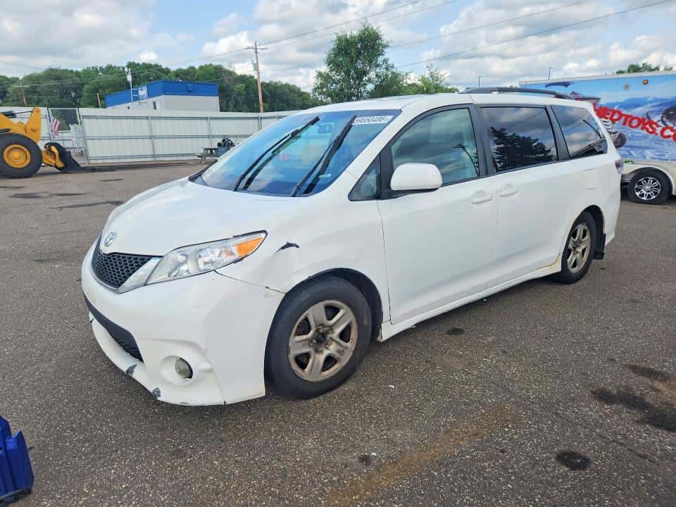 2011 TOYOTA SIENNA