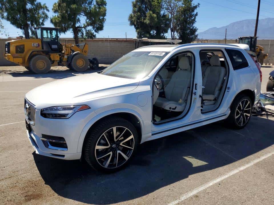 2022 VOLVO XC90