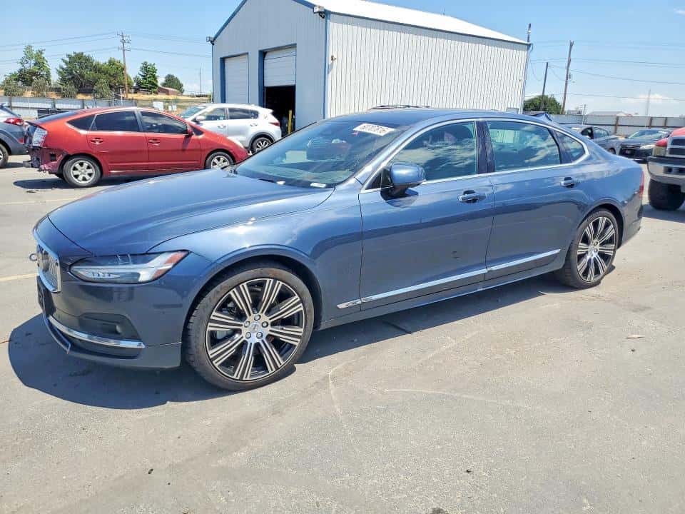2022 VOLVO S90